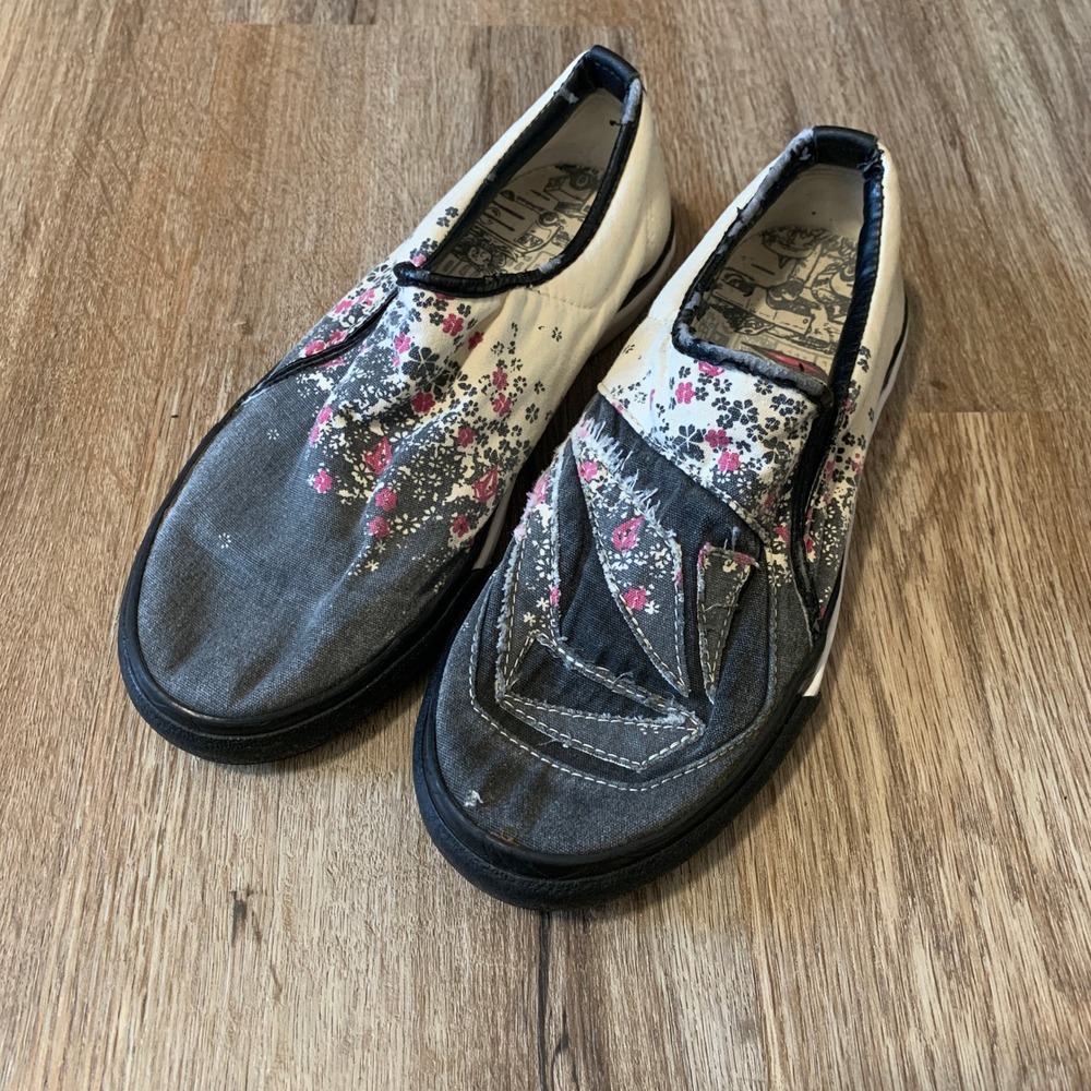 Vintage y2k Volcom canvas logo slip on skate sneakers - size 8.5 womens